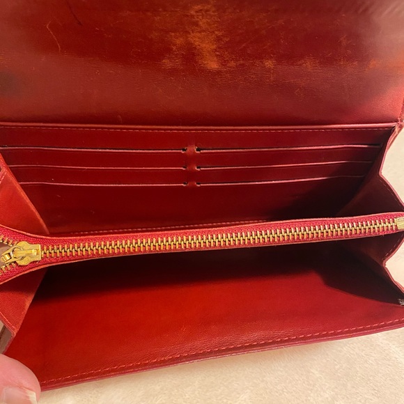 Authentic Louis Vuitton Vernis Sarah wallet. With COA - Picture 6 of 16